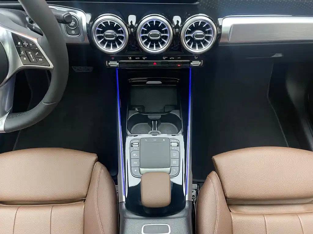 MERCEDES BENZ GLB 2024