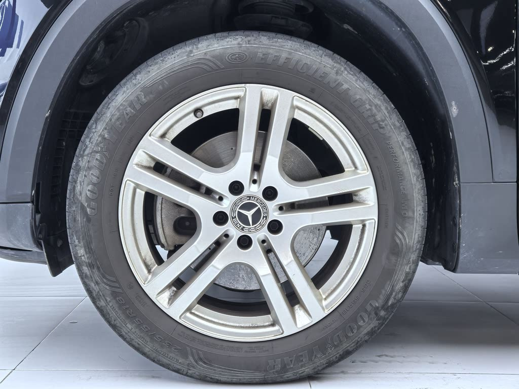 MERCEDES BENZ GLB 2023