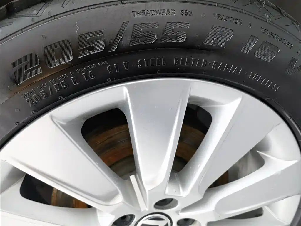 VOLKSWAGEN LAVIDA 2013