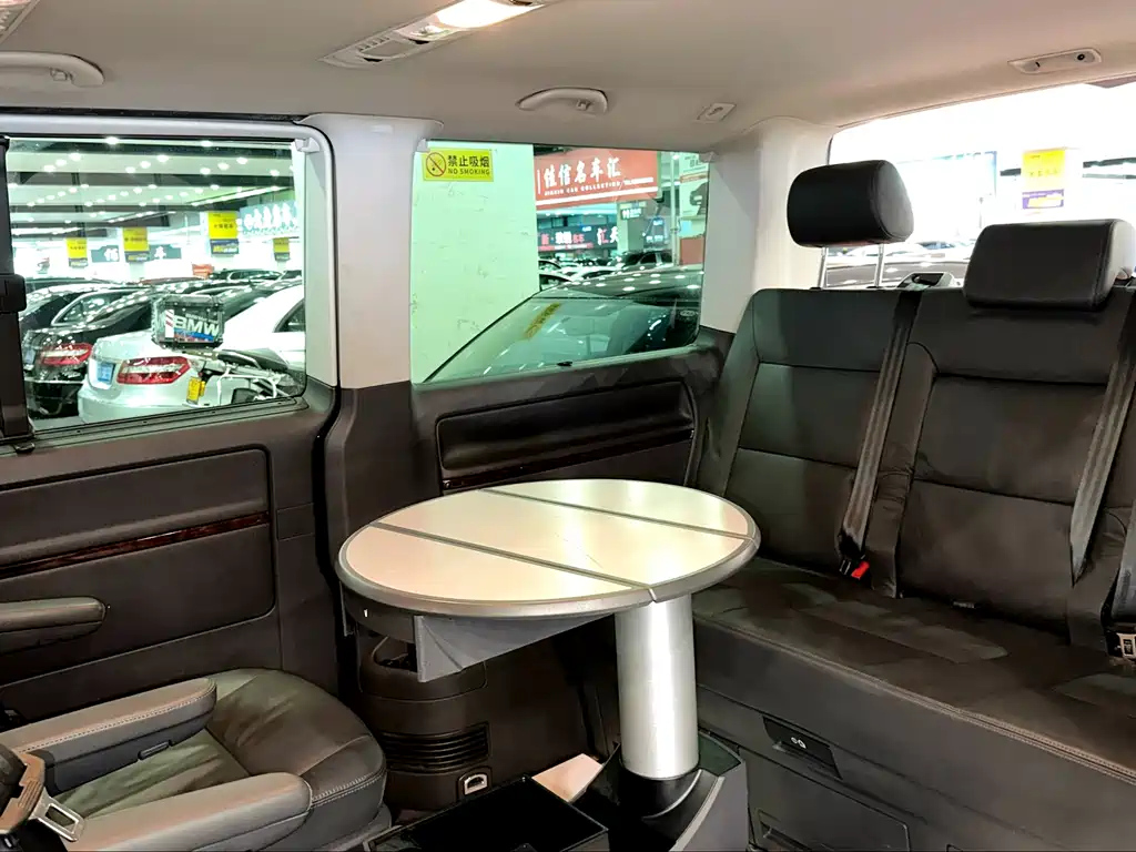 VOLKSWAGEN MULTIVAN 2012