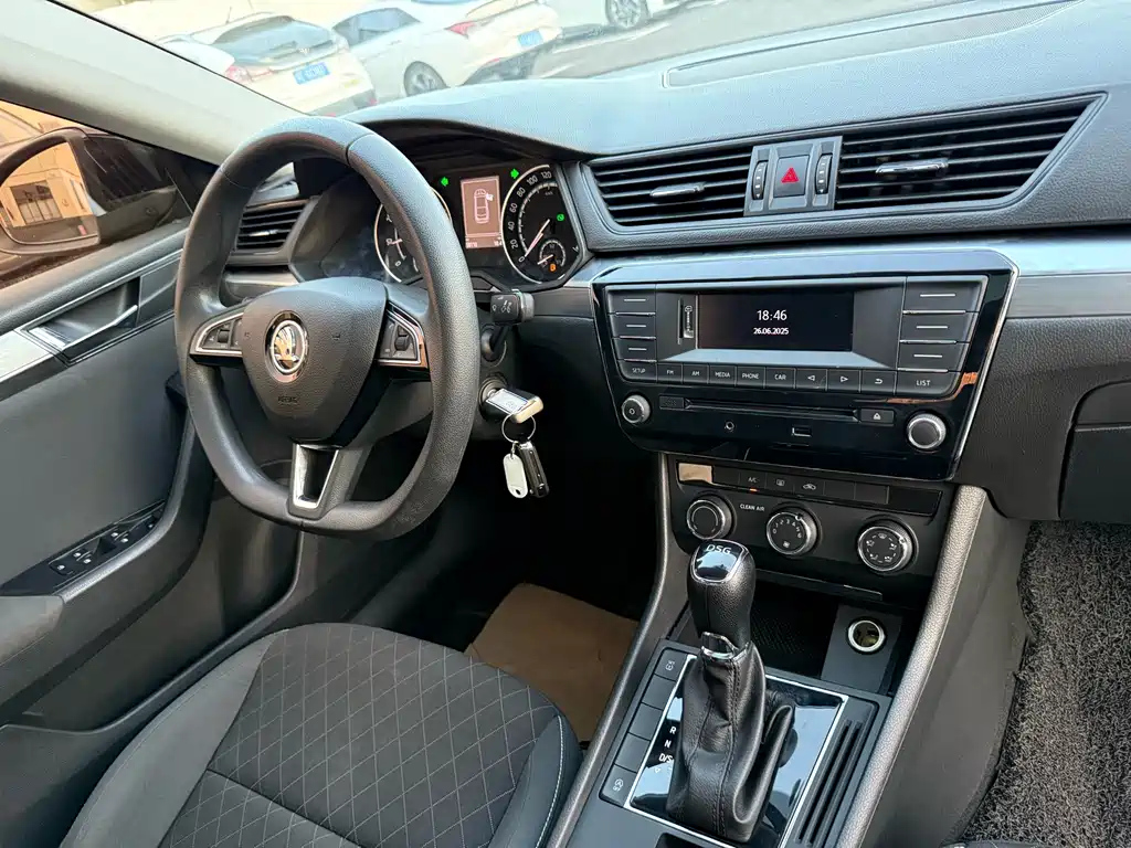 SKODA SUPERB 2019