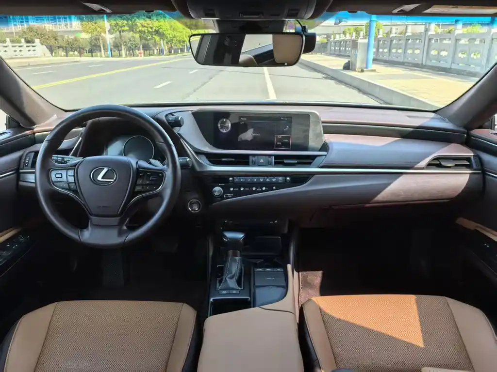 LEXUS ES 2021