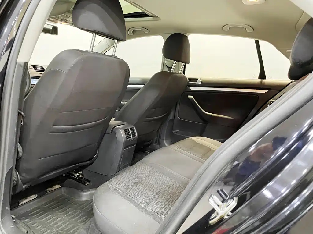 VOLKSWAGEN SAGITAR 2011