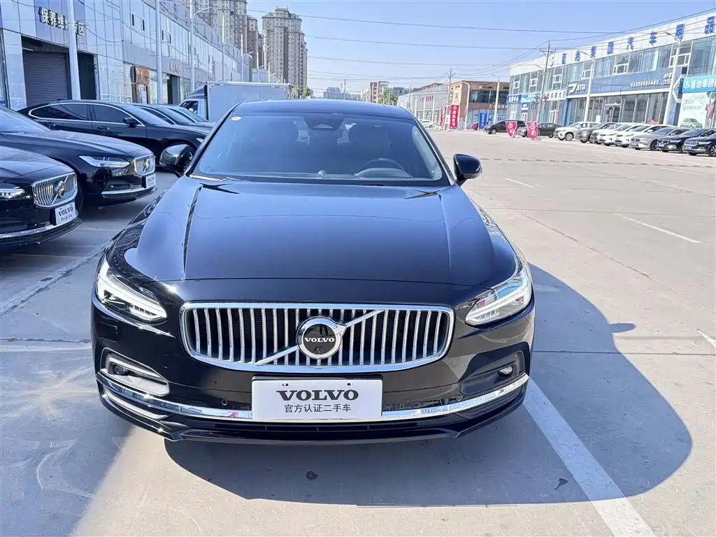 VOLVO S90 2025