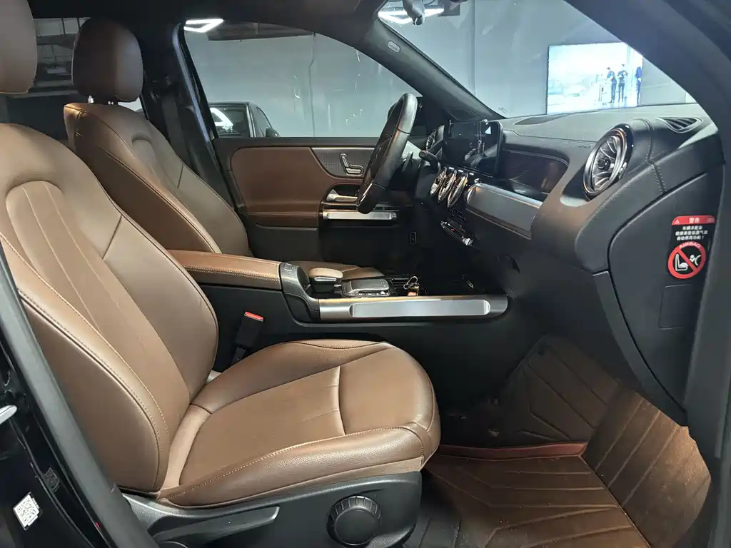 MERCEDES BENZ GLB 2023