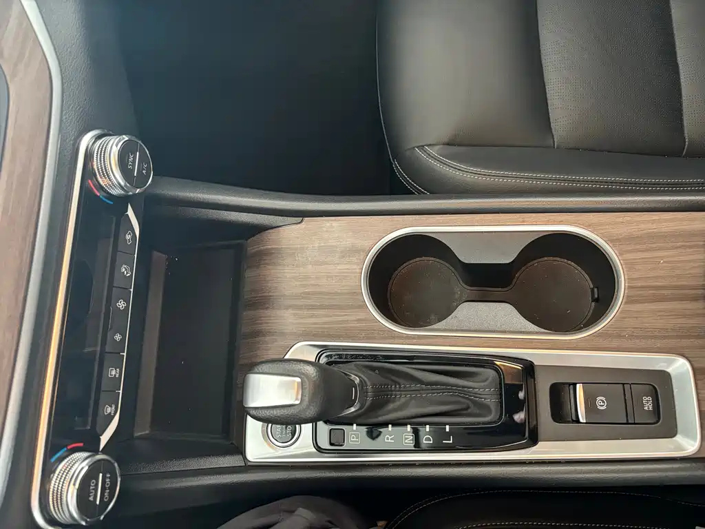 NISSAN TEANA 2022