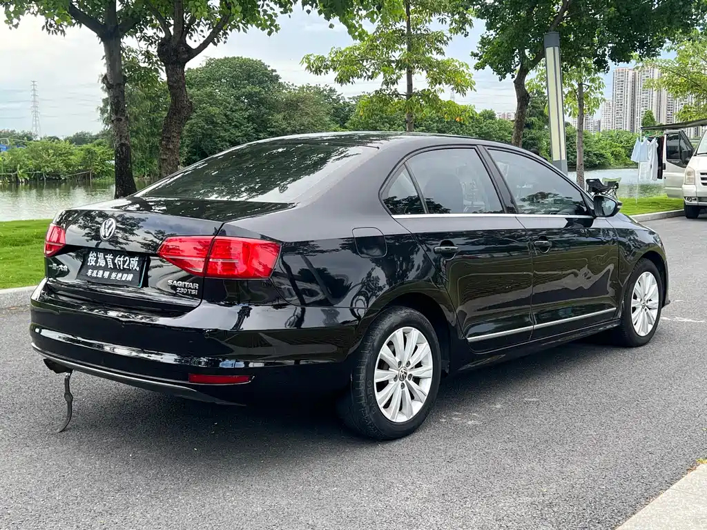 VOLKSWAGEN SAGITAR 2015