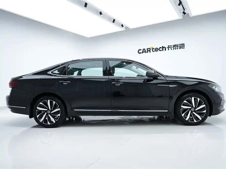 VOLKSWAGEN PASSAT 2022