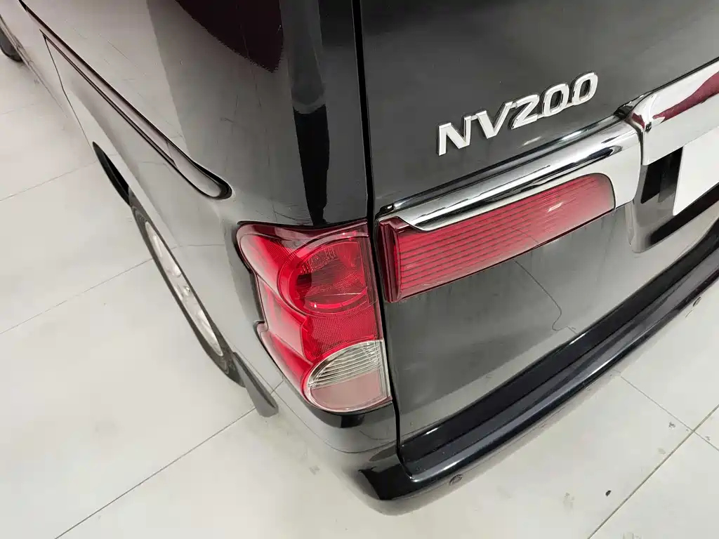 NISSAN NV200 2013