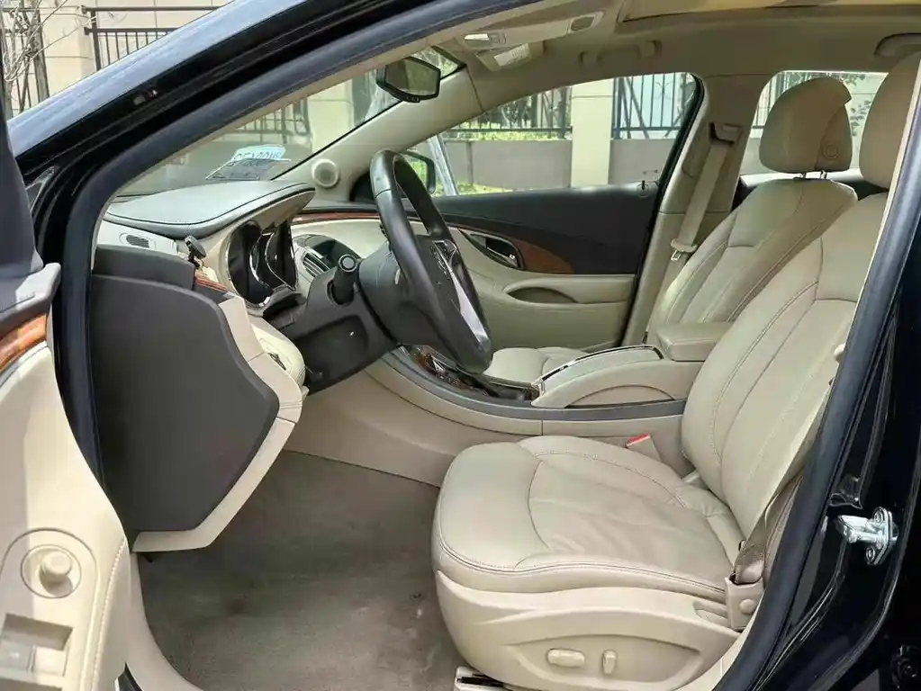 BUICK LACROSSE 2010