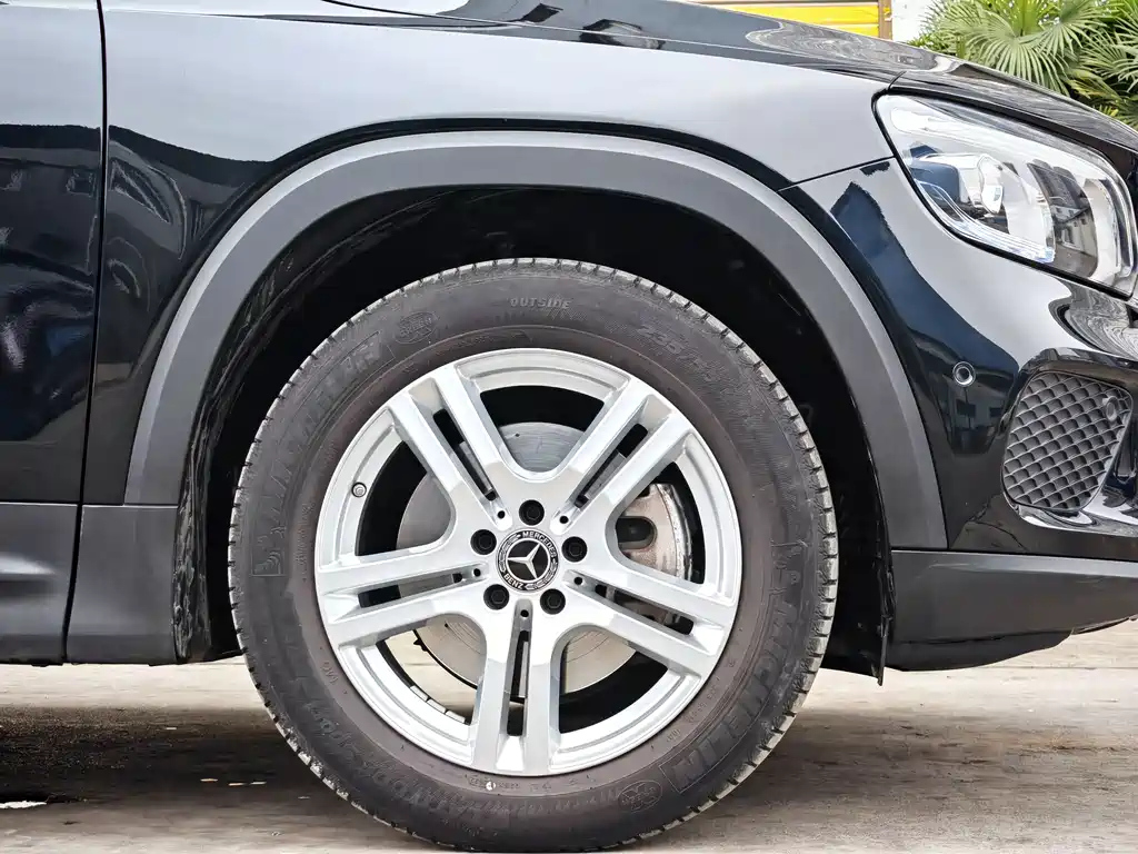 MERCEDES BENZ GLB 2023