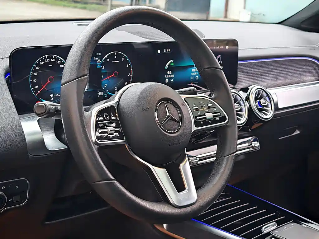 MERCEDES BENZ GLB 2023