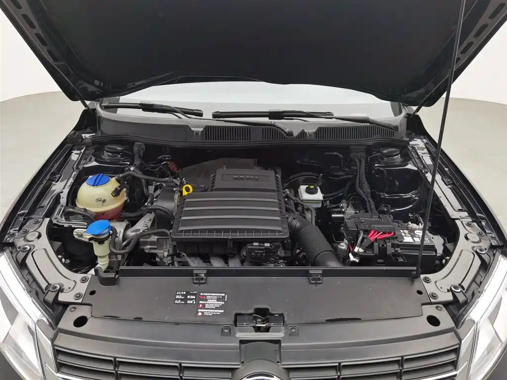 VOLKSWAGEN LAVIDA 2016