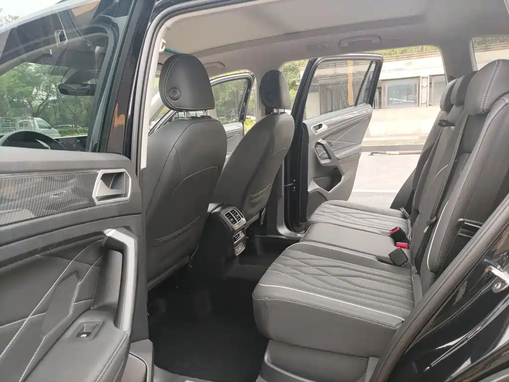 VOLKSWAGEN TIGUAN L 2023