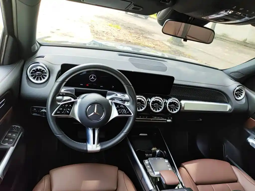 MERCEDES BENZ GLB 2024
