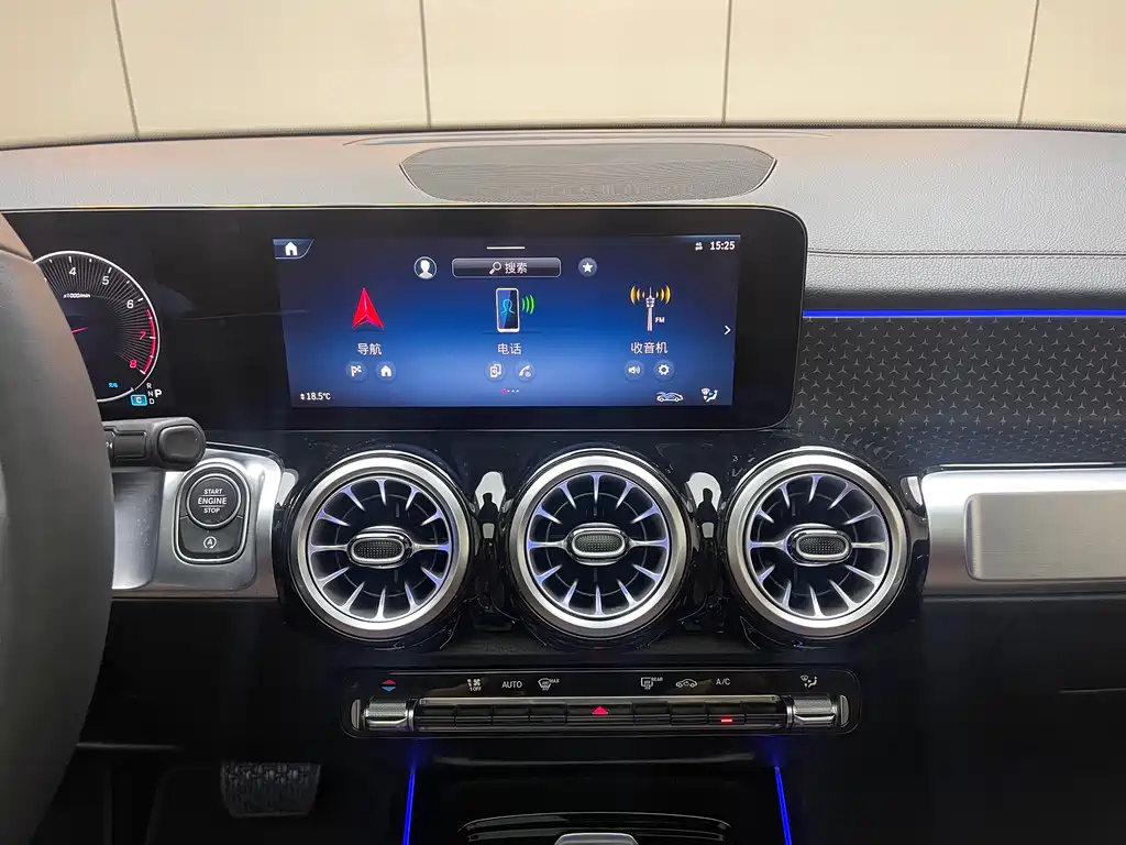 MERCEDES BENZ GLB 2024