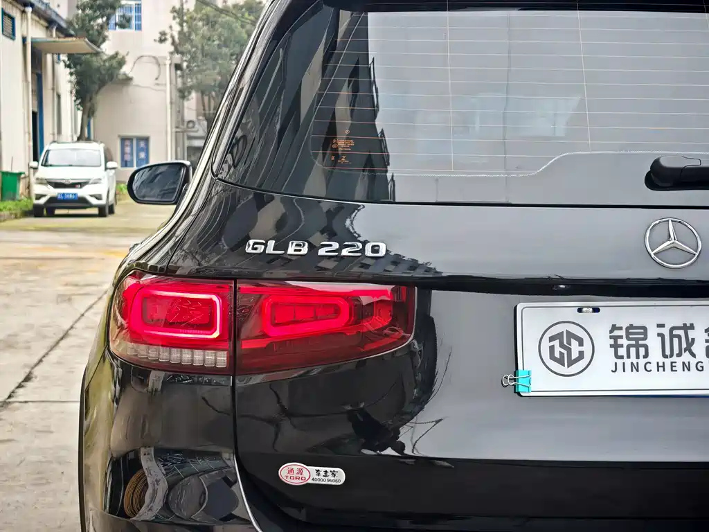 MERCEDES BENZ GLB 2023