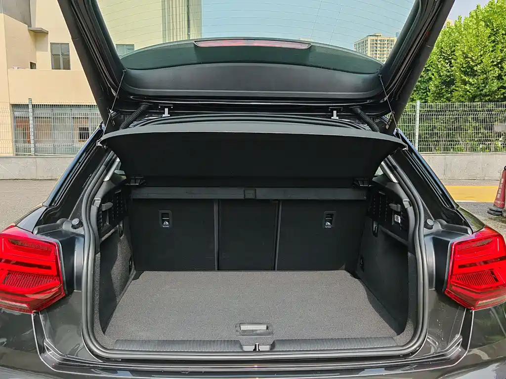 AUDI Q2L 2024