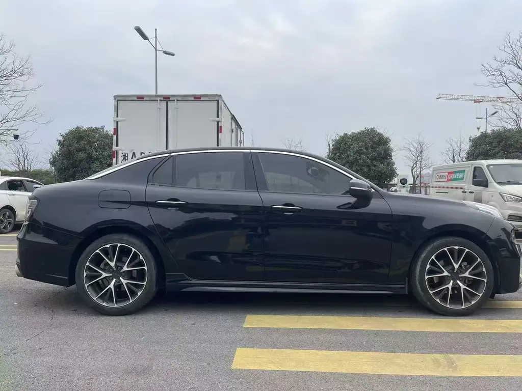 LYNK&CO 03 2018