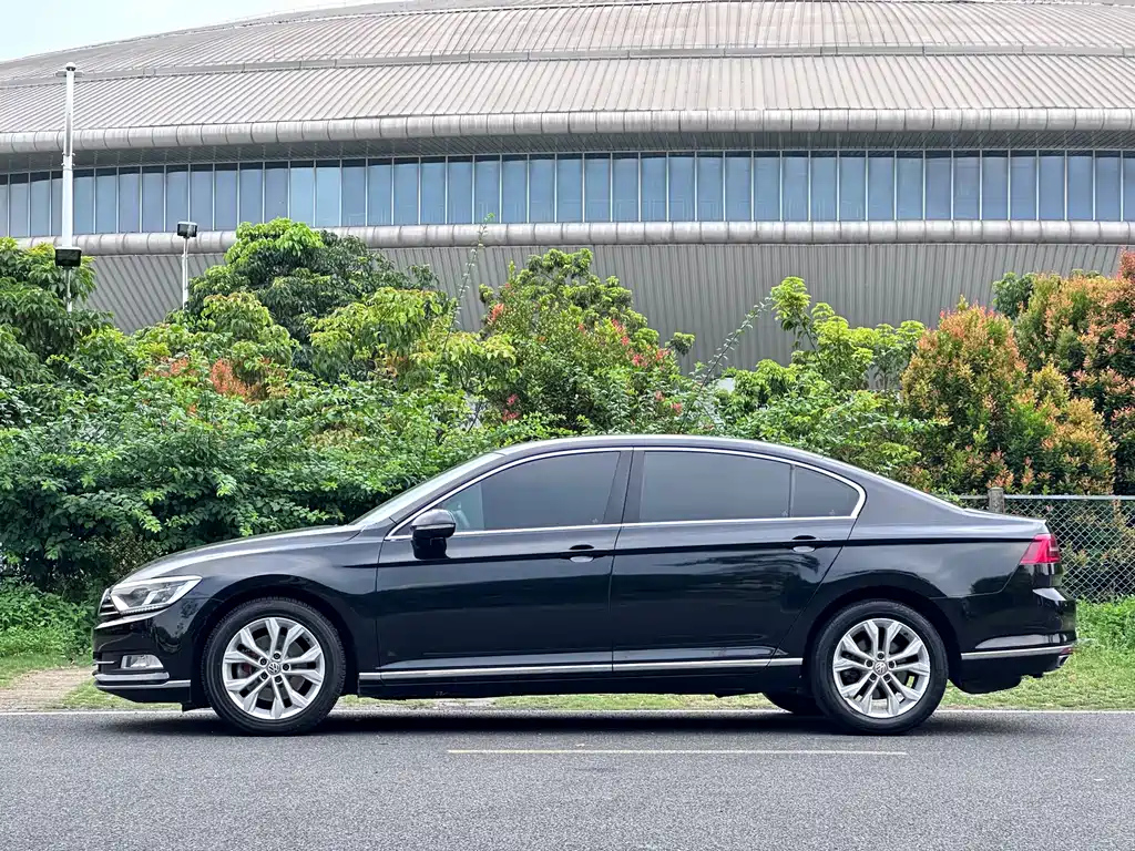 VOLKSWAGEN MAGOTAN 2017