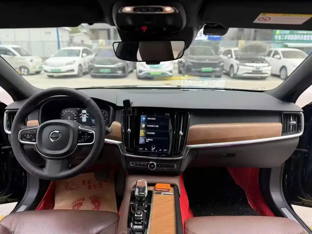 VOLVO S90 2021