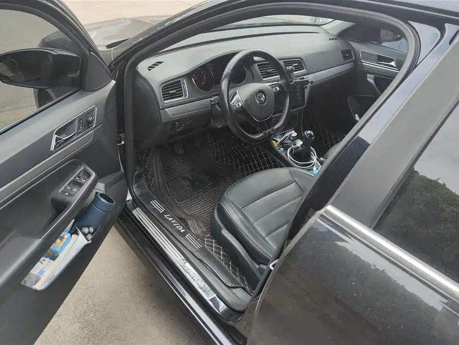 VOLKSWAGEN LAVIDA 2017