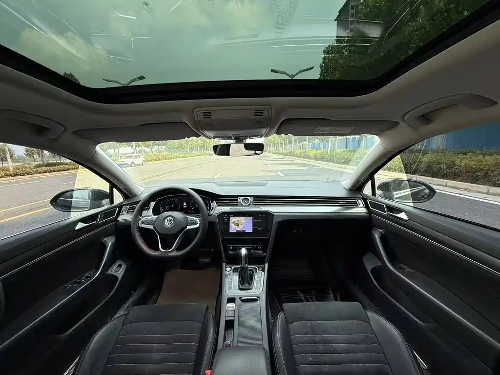 VOLKSWAGEN MAGOTAN 2020