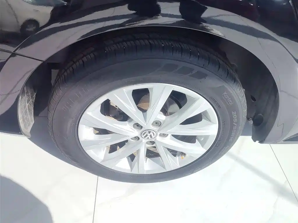 VOLKSWAGEN LAVIDA 2016