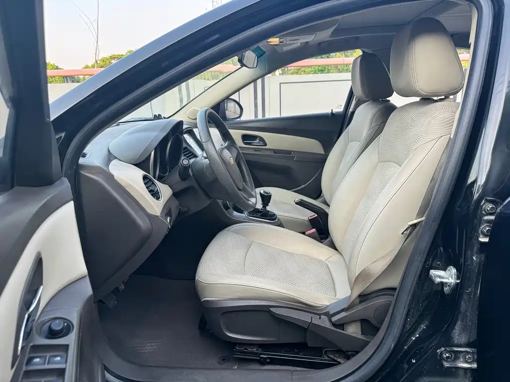 CHEVROLET CRUZE 2015