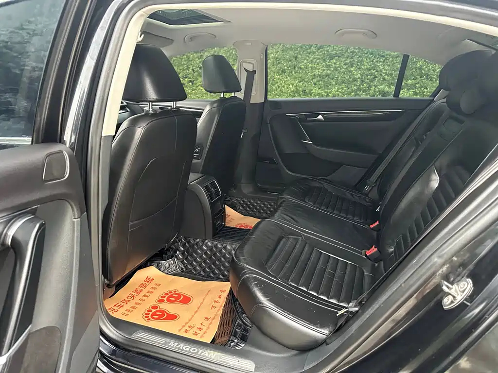 VOLKSWAGEN MAGOTAN 2012