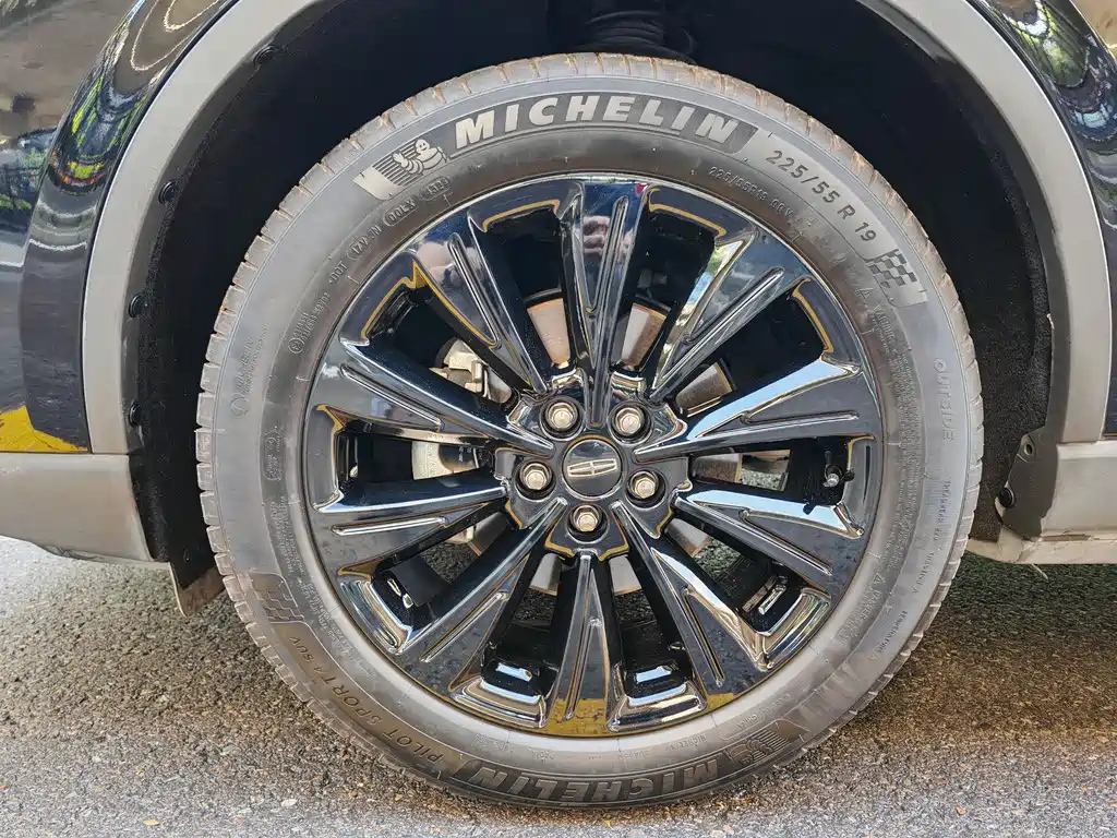 LINCOLN ADVENTURER 2021