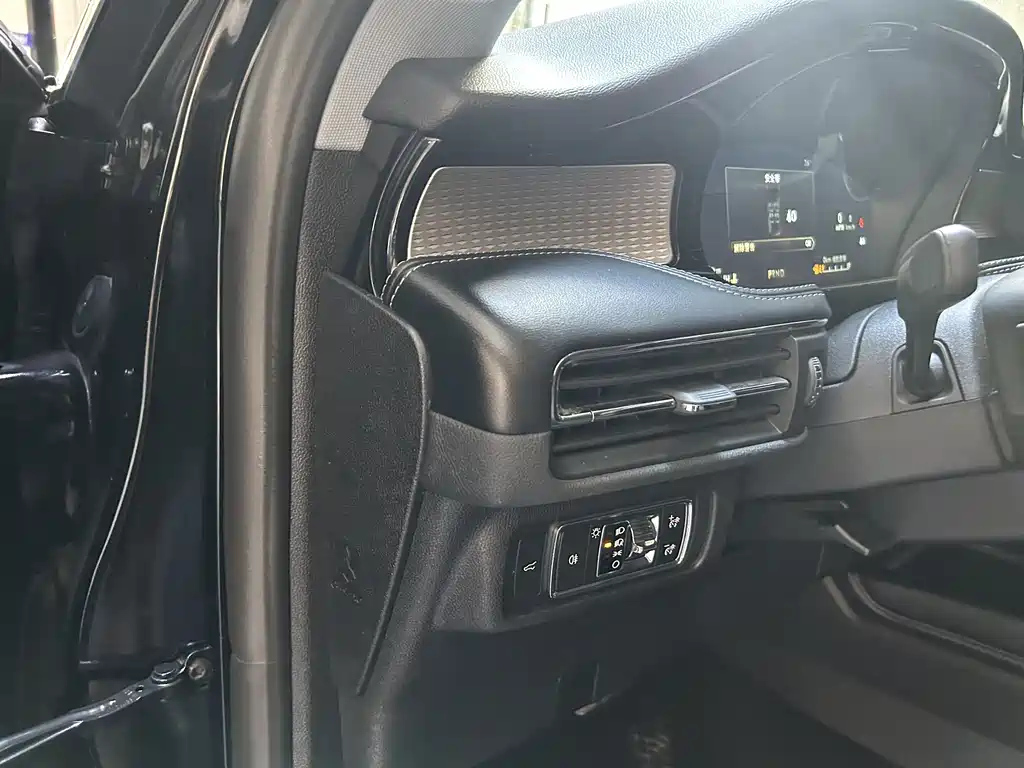 LINCOLN ADVENTURER 2022