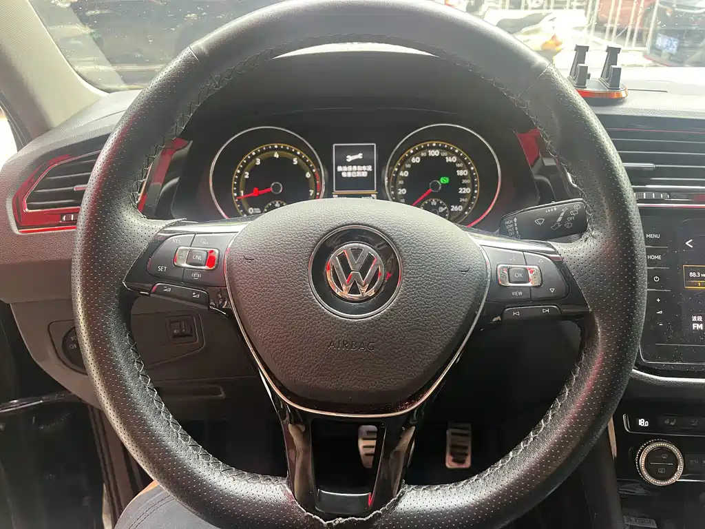 VOLKSWAGEN TIGUAN L 2020