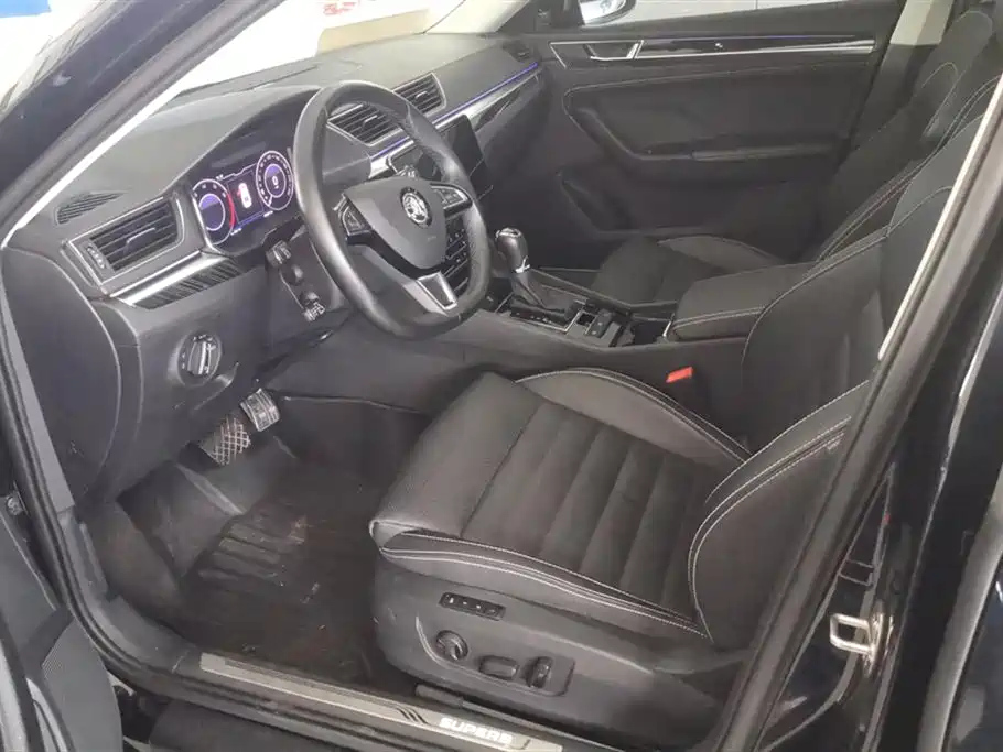 SKODA SUPERB 2023