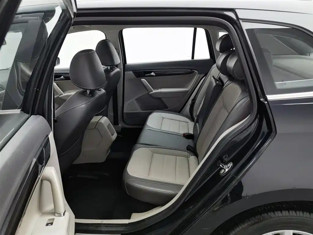 VOLKSWAGEN LAVIDA 2014
