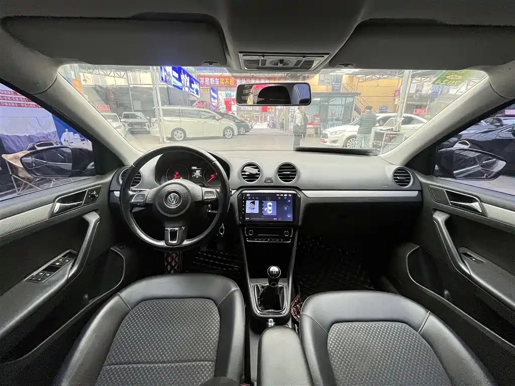 VOLKSWAGEN JETTA 2013