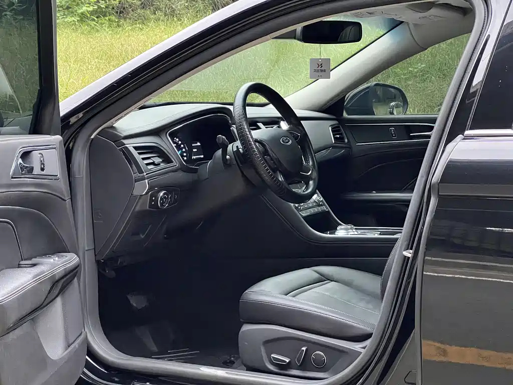 FORD TAURUS 2017