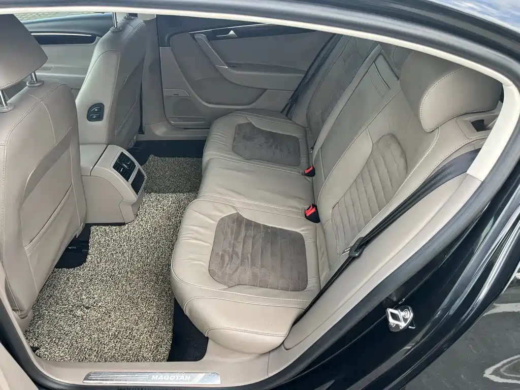 VOLKSWAGEN MAGOTAN 2015