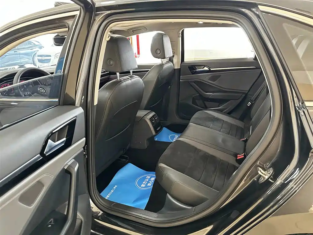 VOLKSWAGEN SAGITAR 2022