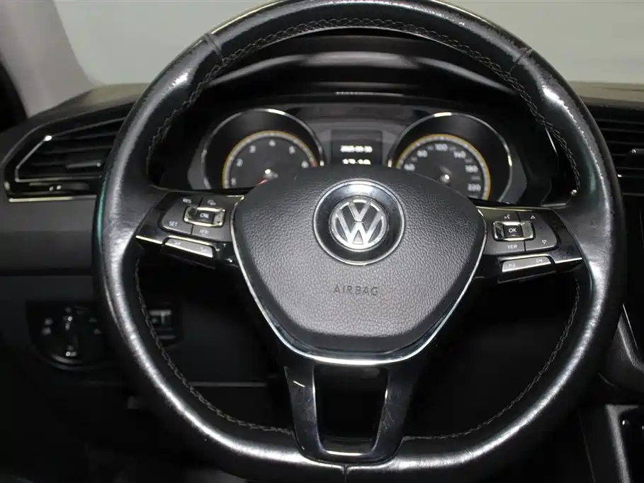 VOLKSWAGEN TIGUAN L 2019