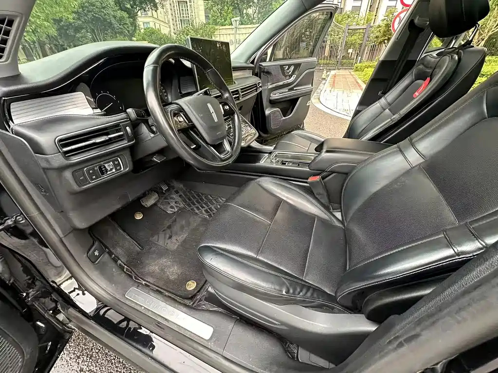 LINCOLN ADVENTURER 2020