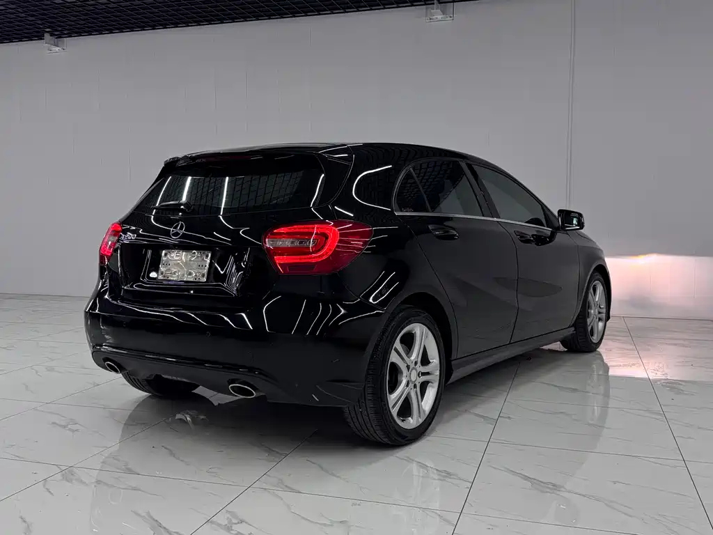 MERCEDES BENZ A-CLASS IMPORT 2015