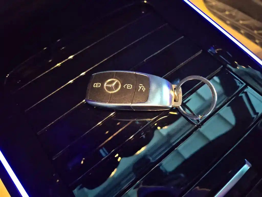 MERCEDES BENZ GLB 2023