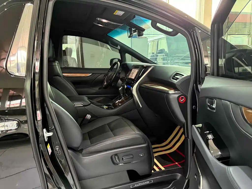 TOYOTA ALPHARD 2018