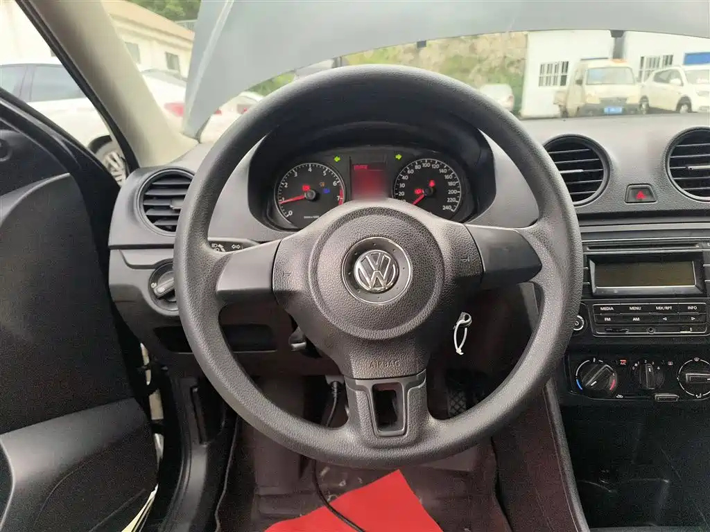 VOLKSWAGEN JETTA 2013