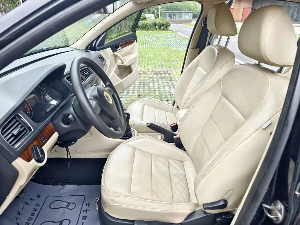 VOLKSWAGEN LAVIDA 2014