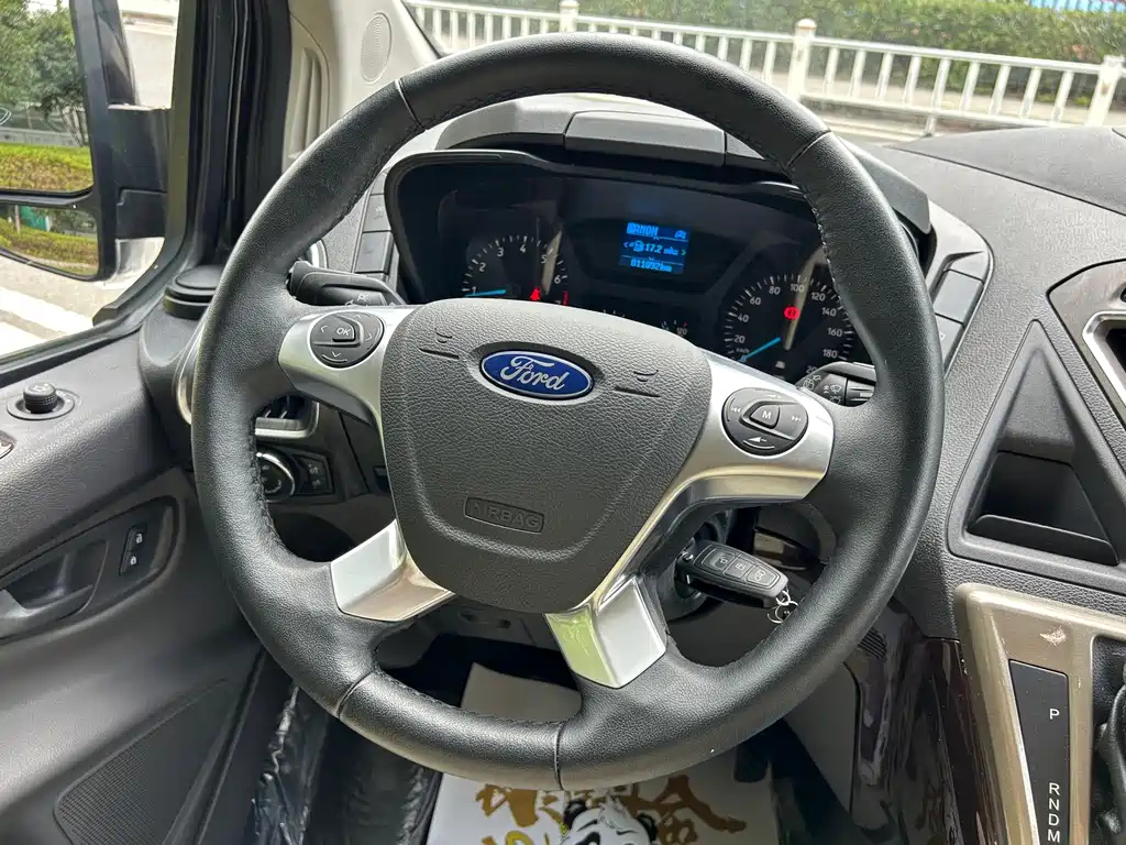 FORD TOUREO 2020