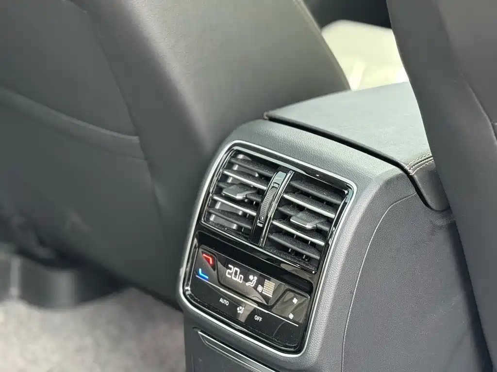 VOLKSWAGEN MAGOTAN 2025