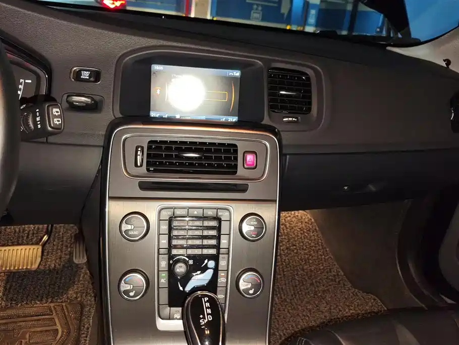 VOLVO V60 2014