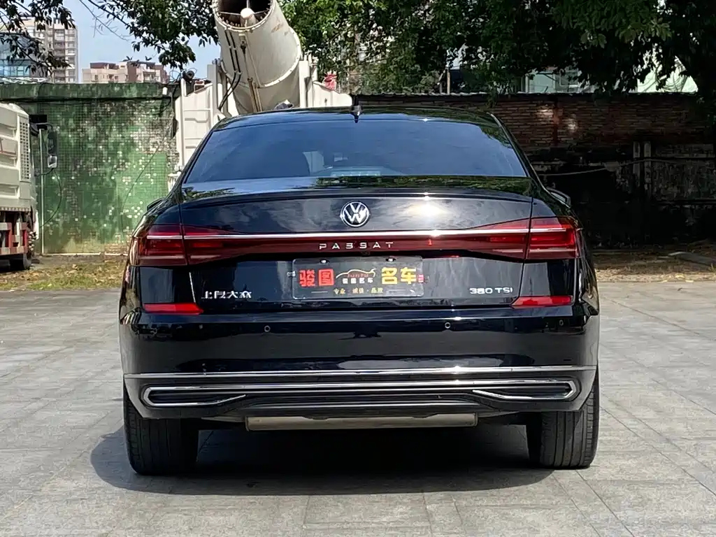VOLKSWAGEN PASSAT 2023